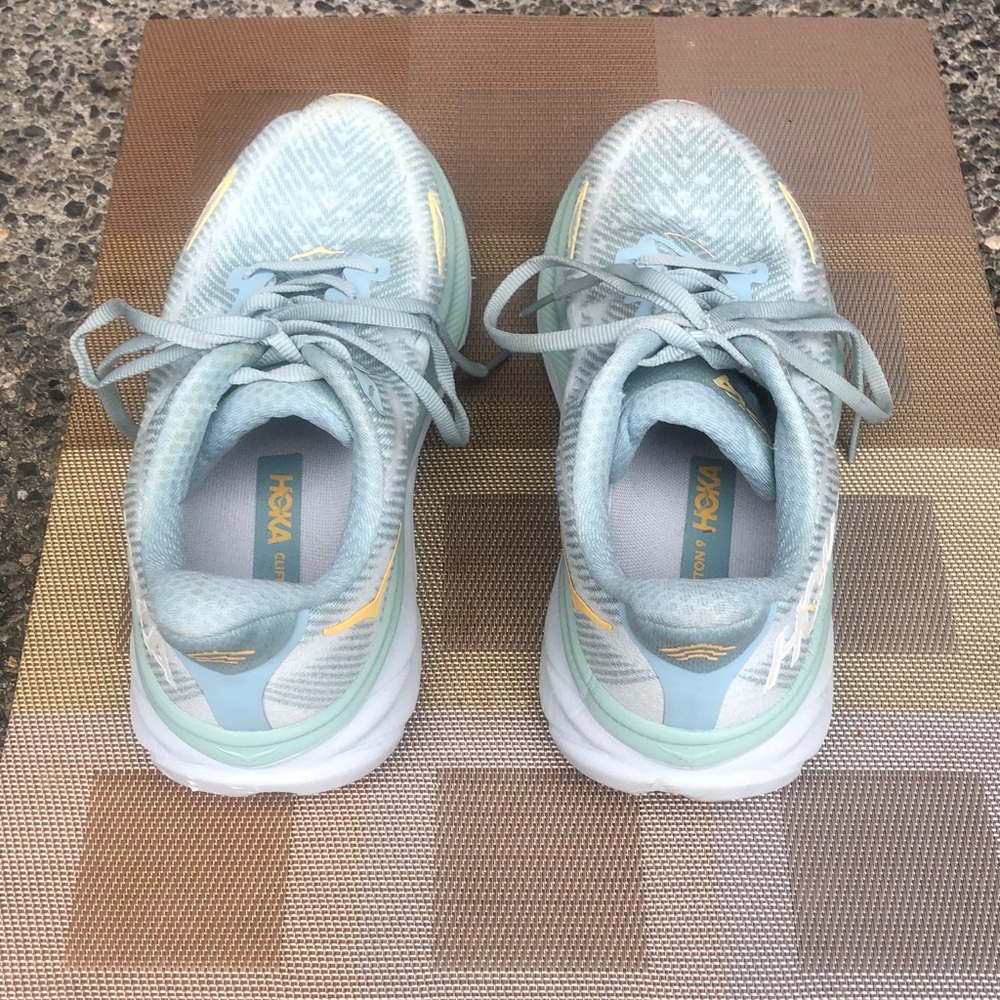 Light Blue Running Sneakers with Yellow Accents, Women’s Size 8 - Picture 4 of 8